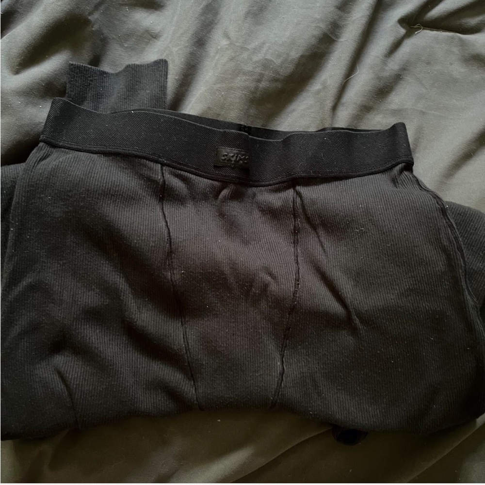 Skims Black leggings SIZE SMALL